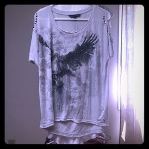 Shirt with the shoulders cut out